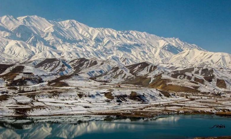 برف روستا‌های بخش ارجمند فیروزکوه سپید پوش کرد